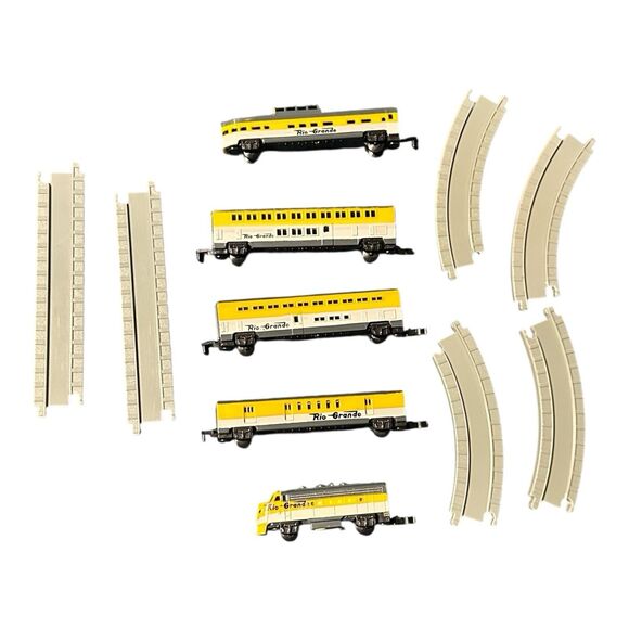 Vintage MICRO MACHINES Rio Grande Train Set with 6pc Track - Picture 1 of 3